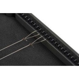 Boite à Bas de Ligne Fox Edges Medium rig box inc 50 pins
